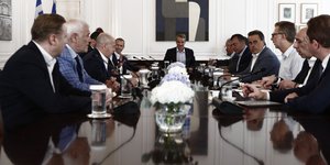 μητσοτάκης παε μαξίμου