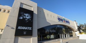 Η μορφή του δολοφονημένου Μιχάλη Κατσουρή στο ποδοσφαιρικό γήπεδο της ΑΕΚ στη Νέα Φιλαδέλφεια