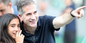 Ο Κώστας Μπακογιάννης με την κόρη του Δανάση στη «Λεωφόρο» για το Παναθηναϊκός-Ντνίπρο