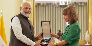 Ο Ινδός πρωθυπουργός Ναρέντρα Μόντι κατά τη συνάντηση με την ΠτΔ, Κατερίνα Σακελλαροπούλου