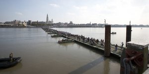 Φορτηγίδα ναυάγησε στον ποταμό Σκάλδη του Βελγίου