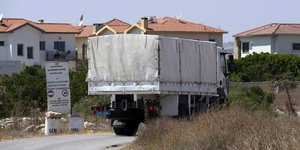 Φορτηγό του ΟΗΕ στη Νεκρή Ζώνη