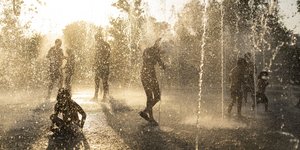 Καύσωνας και στιγμές δροσιάς στο ίδρυμα «Σταύρος Νιάρχος»