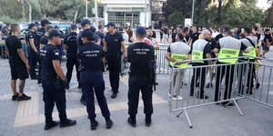 Ισχυρές αστυνομικές δυνάμεις έξω από την OPAP Arena για το ΑΕΚ-Ντιναμό Ζάγκρεμπ