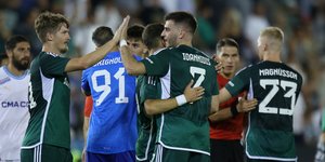 Οι παίκτες του Παναθηναϊκού πανηγυρίζουν τη νίκη τους επί της Μαρσέιγ στη Λεωφόρο