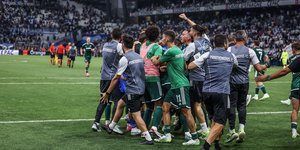 Οι παίκτες του Παναθηναϊκού πανηγυρίζουν τη σπουδαία πρόκριση επί της Μαρσέιγ