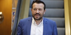 παππας με μπλε και ασπρο 