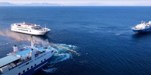 Τρία πλοία αποδίδουν εντυπωσιακές τιμές στη Μεταμόρφωση του Σωτήρος στην Σουβάλα της Αίγινας