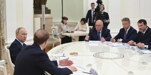 O Βλαντίμιρ Πούτιν με Ρώσους βιομήχανους στο Κρεμλίνο