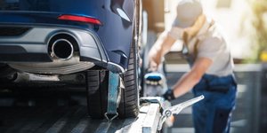 Αυτοκίνητο σε οδική βοήθεια 