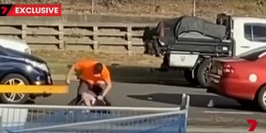 Άγριο ξύλο έξω από σχολείο στο Σίδνεϊ