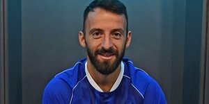 Ο Μανώλης Σιώπης με τη φανέλα της Κάρντιφ