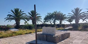Άγνωστοι έσπασαν τον σταυρό στον τάφο του Νίκου Καζαντζάκη στο Ηράκλειο