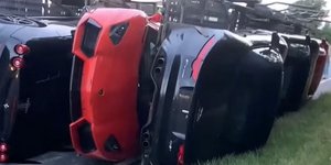 Ατύχημα αξίας πάνω από 2 εκατομμύρια ευρώ, με πανάκριβα αυτοκίνητα να «τουμπάρουν» στο οδόστρωμα στην Αγγλία / Φωτογραφίες: X, Instagram