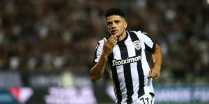 O Tάισον πανηγυρίζει το 1-0 στη ρεβάνς του ΠΑΟΚ με τη Χαρτς για τα πλέι οφ του Confercne League