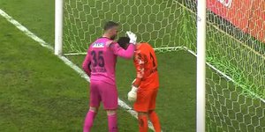 Tερματοφύλακας στην Τουρκία παρηγορεί αντίπαλό του