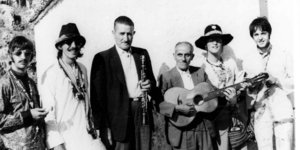 Οι Beatles πέρασαν χρόνο στην Αράχοβα, στις 24 Ιουλίου 1967, τρώγοντας, πίνοντας, τραγουδώντας και ακούγοντας ελληνικά τραγούδια