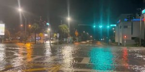 Τυφώνας χτυπά τη Φλόριντα