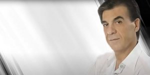 Ο τραγουδιστής Τόλης Τσιμογιάννης