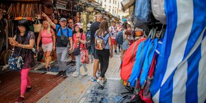 τουριστες μοναστηρακι σημαια 