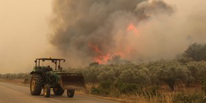 τρακτερ φωτια 