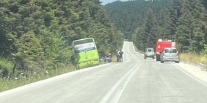 Τρίκαλα: Λεωφορείο μπήκε στο αντίθετο ρεύμα και έπεσε σε χαντάκι