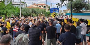 Εικόνα από το τρισάγιο στη μνήμη του Μιχάλη Κατσουρή