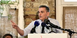 Eυκλειδης Τσακαλωτος τρια μικροφωνα