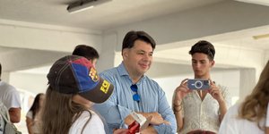 με προσφυγόπουλα από την Ουκρανία ο Τσούνης 