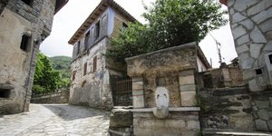 Ενας γραφικός οικισμός με πλακόστρωτα και αρχοντικά