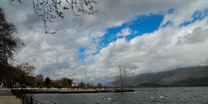 Γενικά αίθριος καιρός σήμερα με πρόσκαιρες νεφώσεις και τοπικές βροχές
