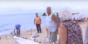 Χαλκιδική -Φλογητά: Ο δήμος «ξηλώνει» μόνιμες κατασκευές κατοίκων στη παραλία -Ένταση και διαμαρτυρίες