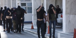 Χούλιγκαν πάνε στον ανακριτή