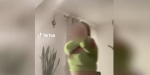 Οργή από τα βίντεο της 15χρονης που συνελήφθη για τον ξυλοδαρμό 14χρονου