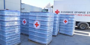 O ΟΠΑΠ απέστειλε στις πληγείσες περιοχές 100.000 μπουκάλια εμφιαλωμένου νερού