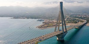 Γάλλοι συντηρητές αλπινιστές επιθεώρησαν τη Γέφυρα Ρίου-Αντιρρίου