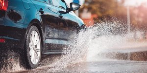 Οδήγηση στη βροχή 