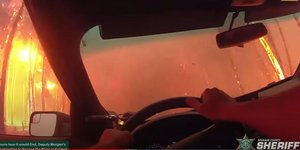  Αστυνομικός οδήγησε το περιπολικό του μέσα σε πυρκαγιά