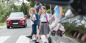 Μαθητές σε διάβαση παιδιών