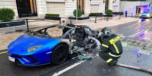 Νοικιασμένη Lamborghini πήρε φωτιά