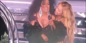 Μπιγιονσέ και Νταϊάνα Ρος μαζί στη σκηνή