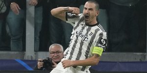 Ο Μπονούτσι με τη φανέλα της Γιουβέντους