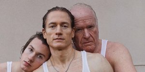 Ο  Bryan johnson που ψάχνει τα μυστικά της μακροζωίας, με τον γιο και τον πατέρα του /