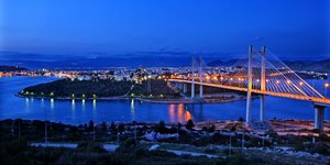 Η Γέφυρα της Χαλκίδας τη νύχτα