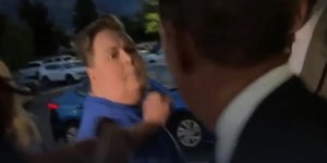 Κάτοικος έφτυσε και γρονθοκόπησε δήμαρχο στις ΗΠΑ