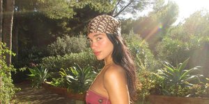 η Dua Lipa με μπικίνι