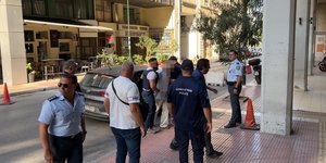 Στον εισαγγελέα ο 68χρονος που σκότωσε με καραμπίνα τον 39χρονο στοον Πειραιά 