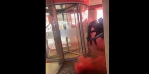 Οι οπαδοί του Άγιαξ διέκοψαν το ματς με τη Φέγενορντ