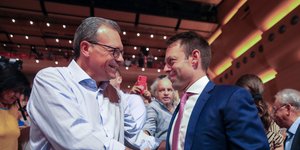 Χειραψία Κασσελάκη και Φάμελου