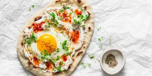 Feta fried eggs